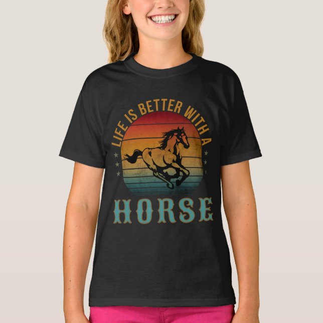 LIVET ÄR BÄTTRE MED EN HÄST T SHIRT (Framsida)