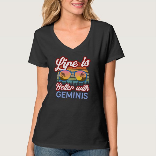 Livet är bättre med Geminis! Funny Gemini Horoscop T Shirt (Framsida)