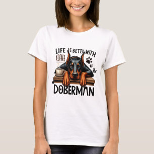 Livet är bättre med kaffe och Doberman T Shirt