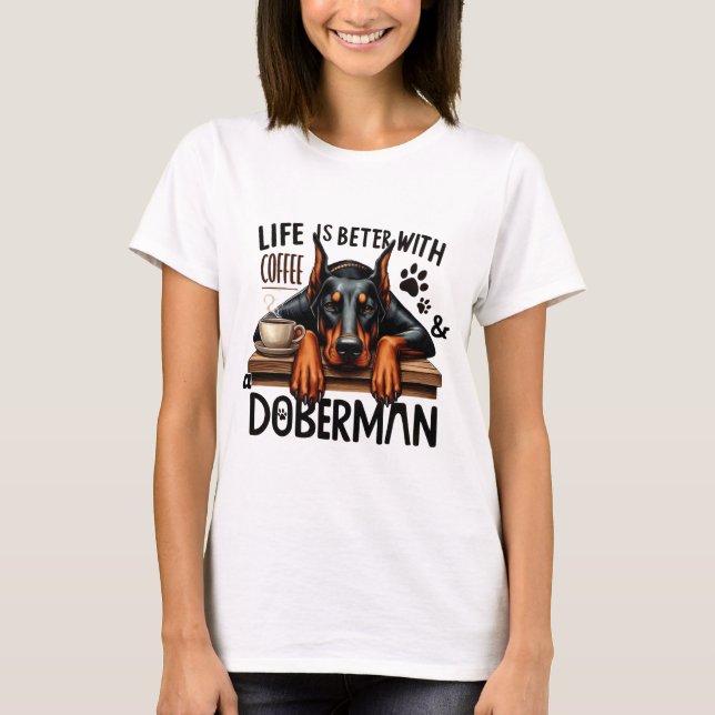 Livet är bättre med kaffe och Doberman T Shirt (Framsida)