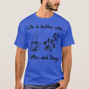 Livet är bättre med kaffe och hundar t shirt