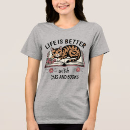 Livet är bättre med katter och böcker 🐾📚 t shirt