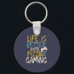 Livet är bättre med Pizza och spel-videospel Nyckelring<br><div class="desc">Livet är bättre med Pizza och spel. Lustigt och humoristiskt utformat för spel, spel, kök och nerver. Denna coola och fantastisk är underbara för dem som kärlek spelar videospel och äter pizza. Perfekt att fira nationaldagen för videospel medan du äter pizza på soffan. Underbar julklapp och födelsedagspresent för familj och...</div>