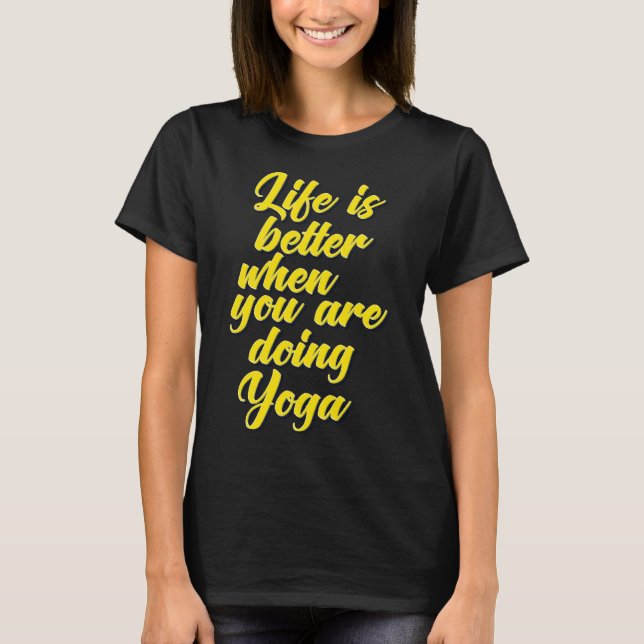 Livet är bättre när du gör Yoga T Shirt (Framsida)