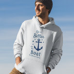 Livet är bättre på båten Familjenamn Stjärnor Hoodie<br><div class="desc">En stilren nautisk T-shirt med tema (flera stilar, färger och storlekar att välja mellan) med borstskrift och kunglig typografi som lyder "Livet är bättre på båten" tillsammans med ditt familjenamn, båtnamn eller annan önskad text. Denna design har ett klassiskt båtanker och fem stjärnor. Färgerna är klassiskt marinblå på vit eller...</div>