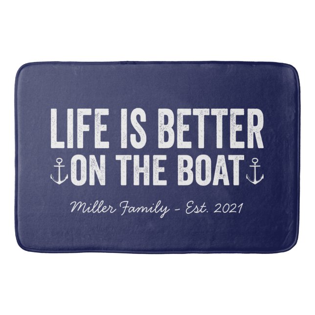 Livet är bättre på båtfamiljen Namn | Tunga Badrumsmatta (Framsidan)