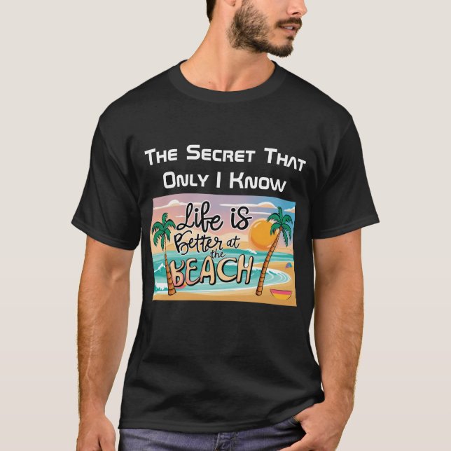 Livet är bättre på Beach Secret Black T-Shirt (Framsida)