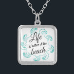 Livet är bättre på Beach Square Necklace Silverpläterat Halsband<br><div class="desc">Livet är alltid bättre på stranden.</div>