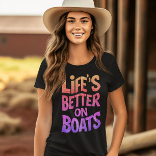 Livet är bättre på Boats Rainbow T Shirt