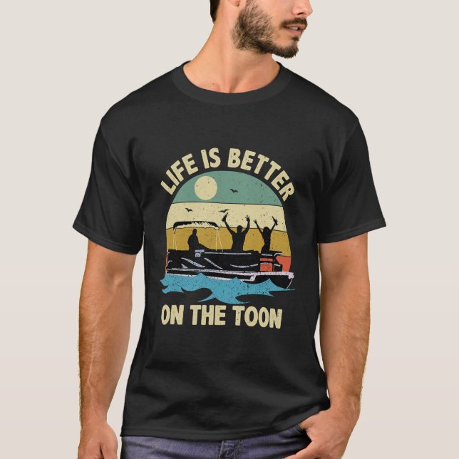 Livet är bättre på bogserbåten Toon Pontoon T Shirt (Framsida)