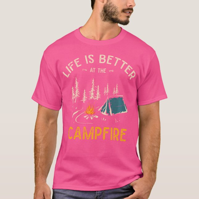 Livet är bättre på Campfire Funny Camper C T Shirt (Framsida)
