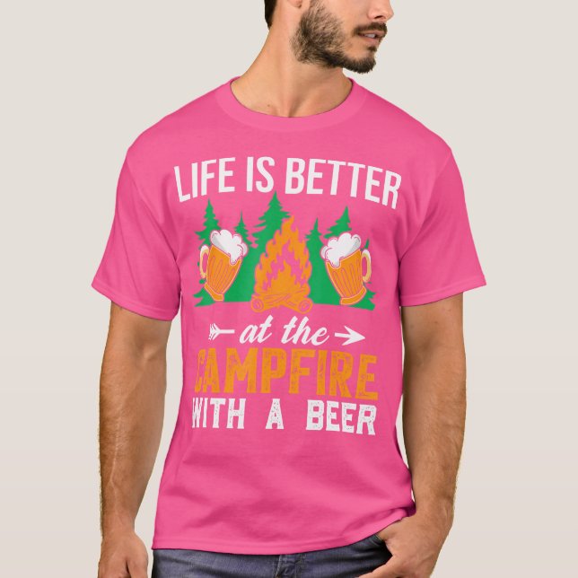 Livet är bättre på Campfire Shirt med ett Beerca T Shirt (Framsida)