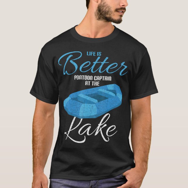 Livet Är Bättre Pontonkapten På T Shirt (Framsida)