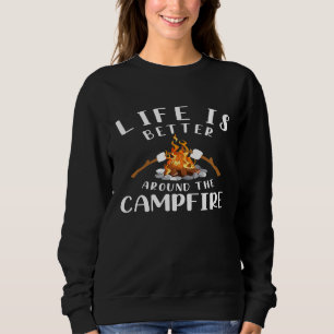 Livet är bättre runt Campfire Camping-anslutningen T Shirt