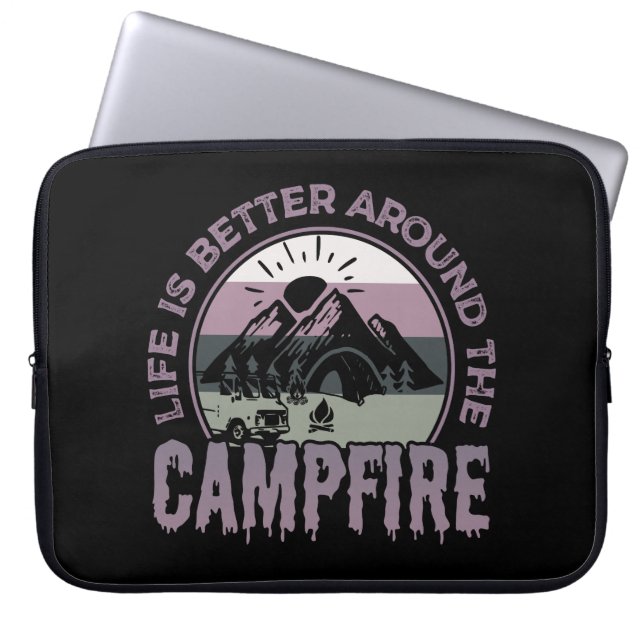 Livet är bättre runt Campfire Camping-presentation Laptop Fodral (Framsidan)