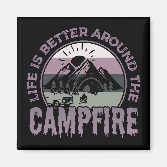Livet är bättre runt Campfire Camping-presentation Magnet (Framsidan)