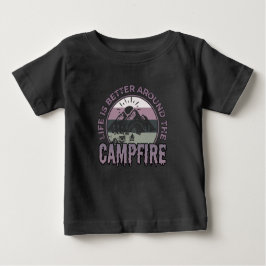 Livet är bättre runt Campfire Camping-presentation T Shirt