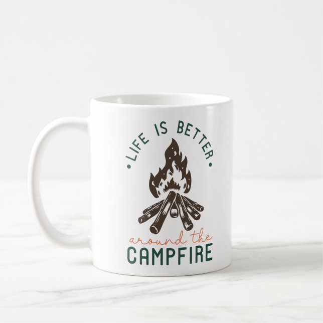 Livet är bättre runt Campfire Kaffemugg (Vänster)