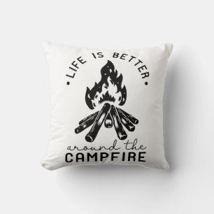Livet är bättre runt Campfire Kudde