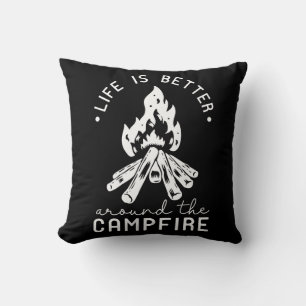 Livet är bättre runt Campfire Kudde