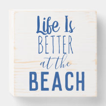 LIVET ÄR BÄTTRE VID BEACH-trälådeskylten
