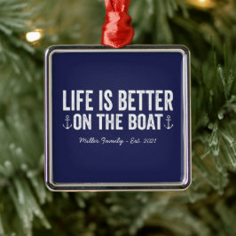 Livet är bättre vid Boat Namn | Tunga Julgransprydnad Metall