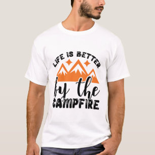 Livet är bättre vid lägerelden t shirt