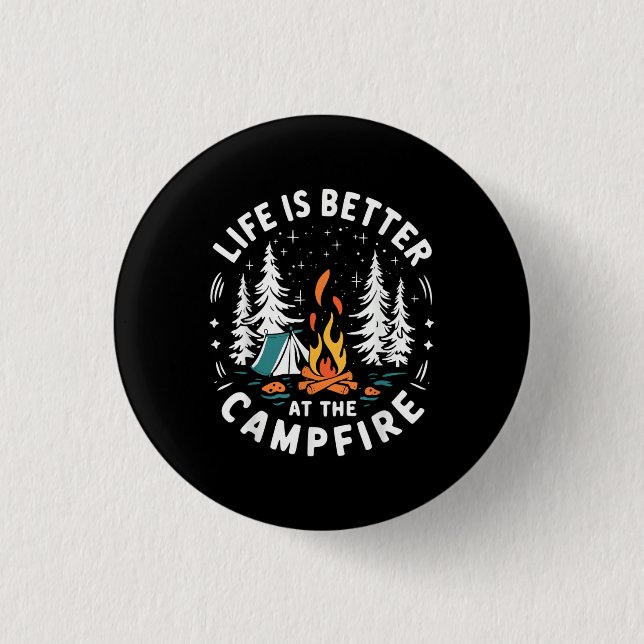Livet är Bättre Vid Läggerden Rolig Camping Knapp (Framsida)
