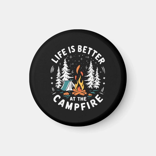 Livet är Bättre Vid Läggerden Rolig Camping Magnet (Framsidan)