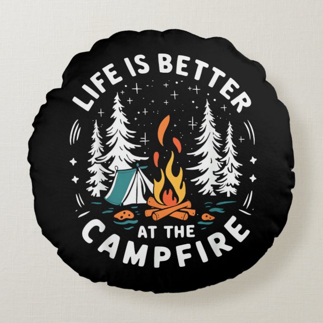 Livet är Bättre Vid Läggerden Rolig Camping Rund Kudde (Framsidan)