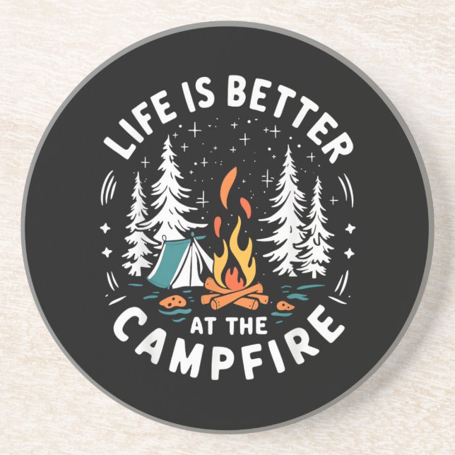 Livet är Bättre Vid Läggerden Rolig Camping Underlägg (Framsidan)