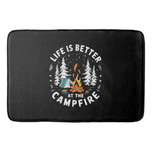 Livet är Bättre vid Läggerelden Rolig Camping Badrumsmatta