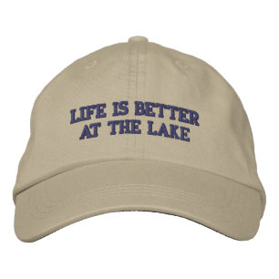 Livet är bättre vid sjön beige broderad hatt keps