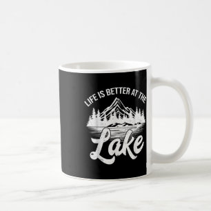 Livet Är Bättre Vid Sjön Rolig Fiskebåt Utomhus Kaffemugg