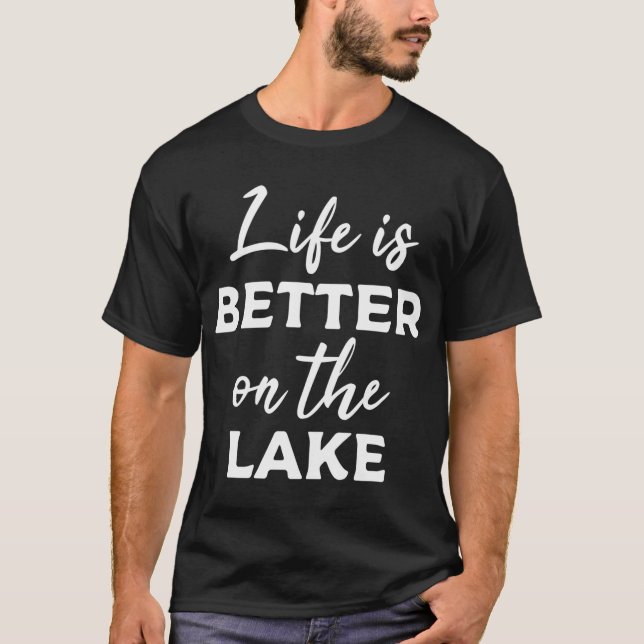 Livet är bättre vid sjön - segelbåt - sjö t shirt (Framsida)