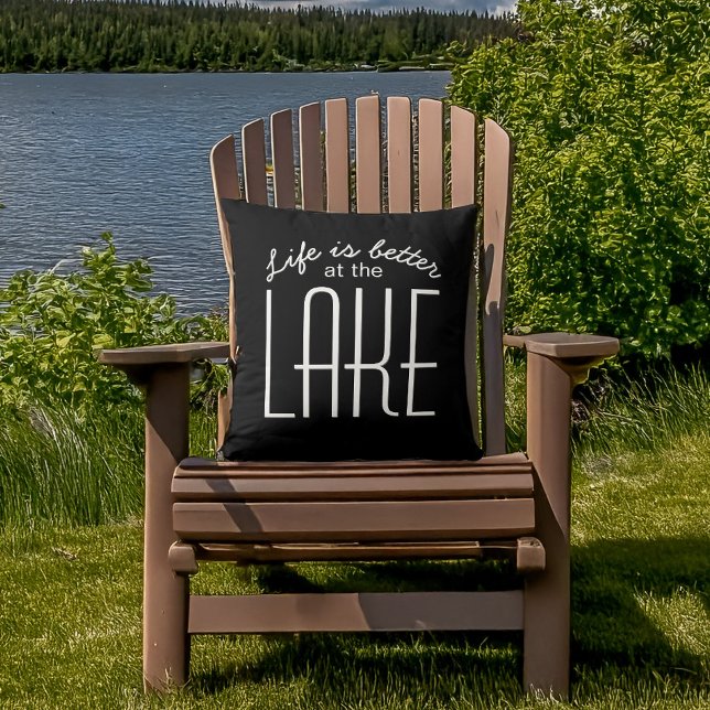 Livet är bättre vid sjön Svart Vit Chic Kudde (Skapare uppladdad)