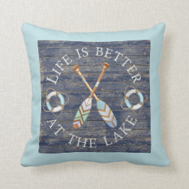 Livet är bättre vid sjönThrow Pillow Kudde