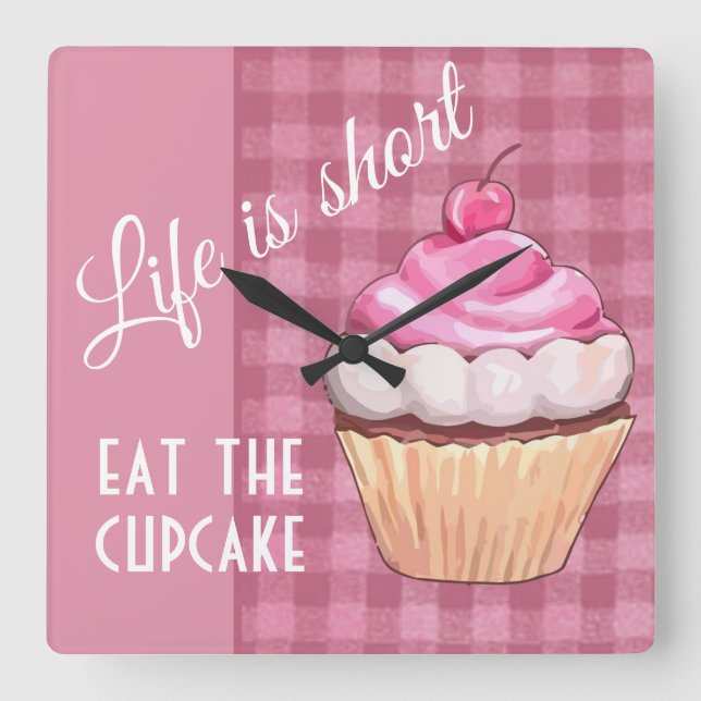 Livet är kort Ät Cupcake Rosa Gingham Fyrkantig Klocka (Framsida)