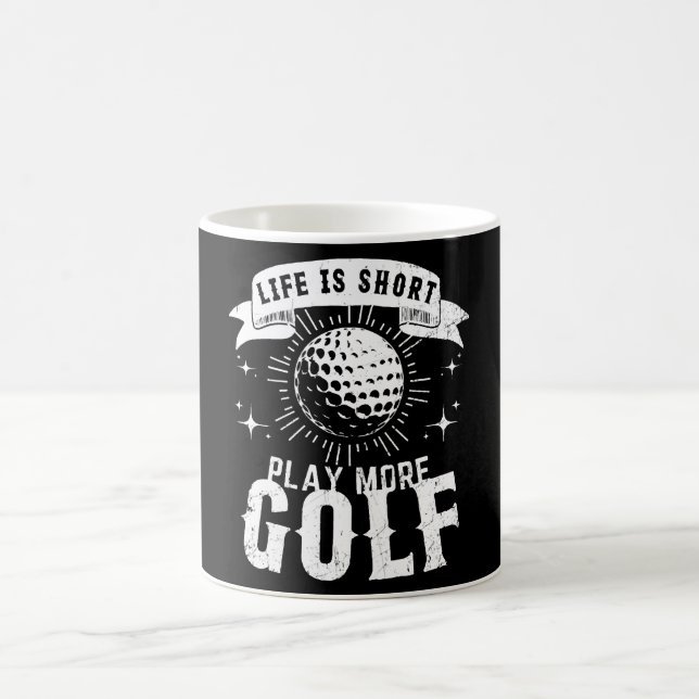 Livet är kort. Spela mer golf Kaffemugg (Center)