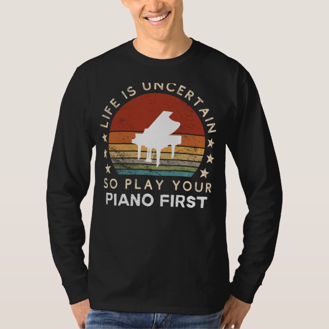 Livet är osäkert, spela piano först, rolig tee (Framsida)