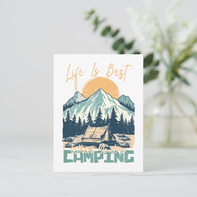 Livet är som bäst när du campar - naturäventyr vykort (Stående Fram)