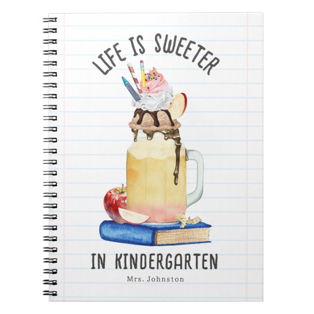 Livet är sötare i Kindergarten Milkshake Teacher Anteckningsbok (Framsidan)