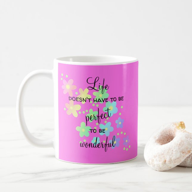 Livet behöver inte vara Perfekt kaffe Mugg (Med munk)