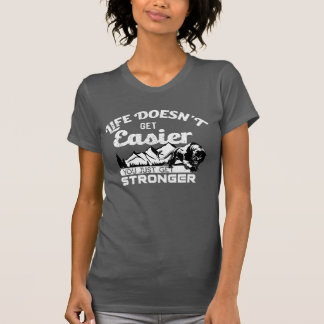 Livet blir inte enklare, du blir bara starkare t shirt