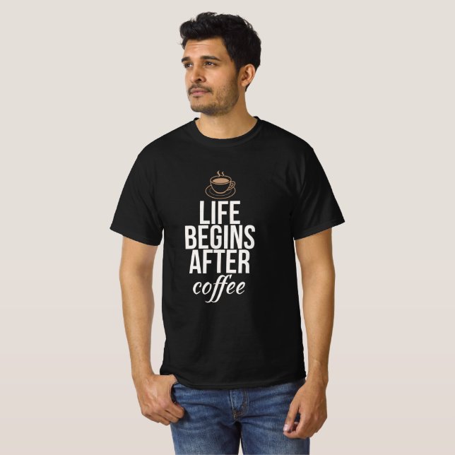 Livet börjar efter kaffe t shirt (Hel framsida)