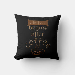 Livet börjar efter kaffet roliga meningar kudde