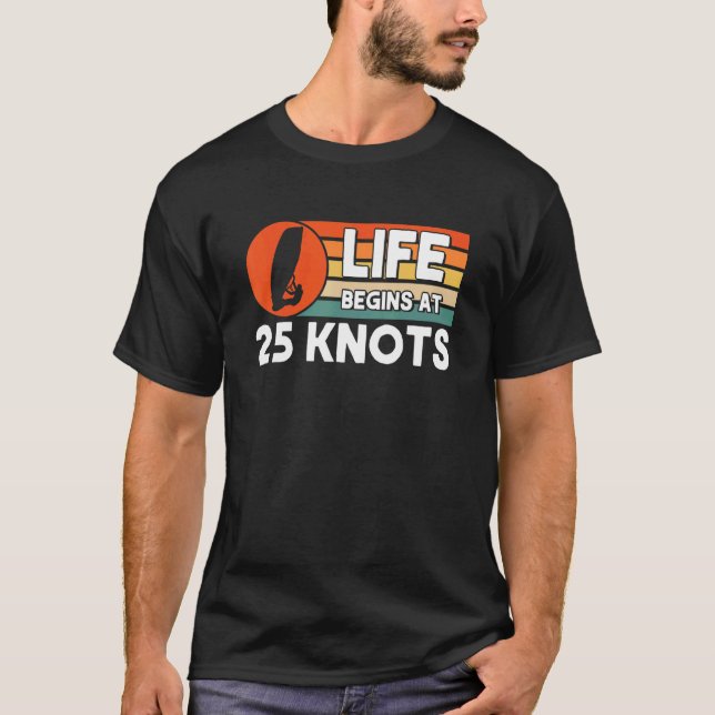 Livet Börjar Vid 25 Knop Vindsurfing T Shirt (Framsida)