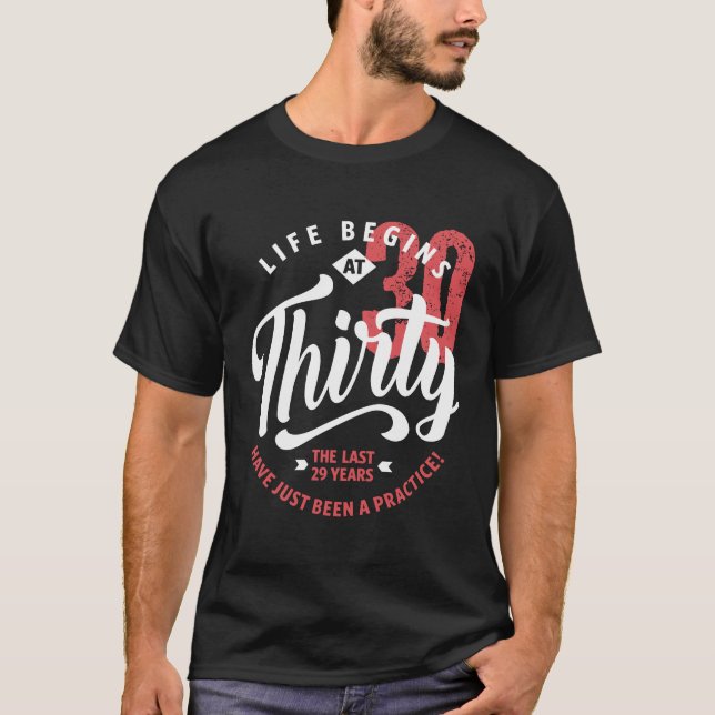 Livet börjar vid 30 | 30ÅRS FÖDELSEDAG T-shirt (Framsida)