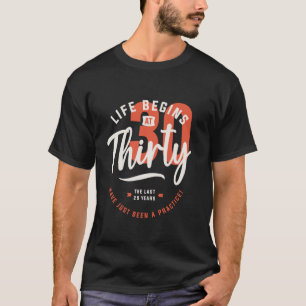 Livet börjar vid 30 års ålder 30års födelsedag t shirt