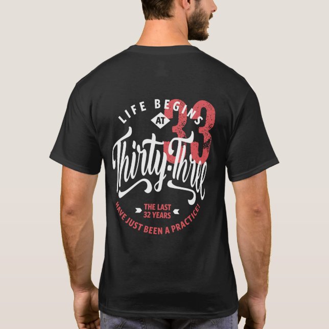 Livet börjar vid 33 | 33:e födelsedagen t shirt (Baksida)